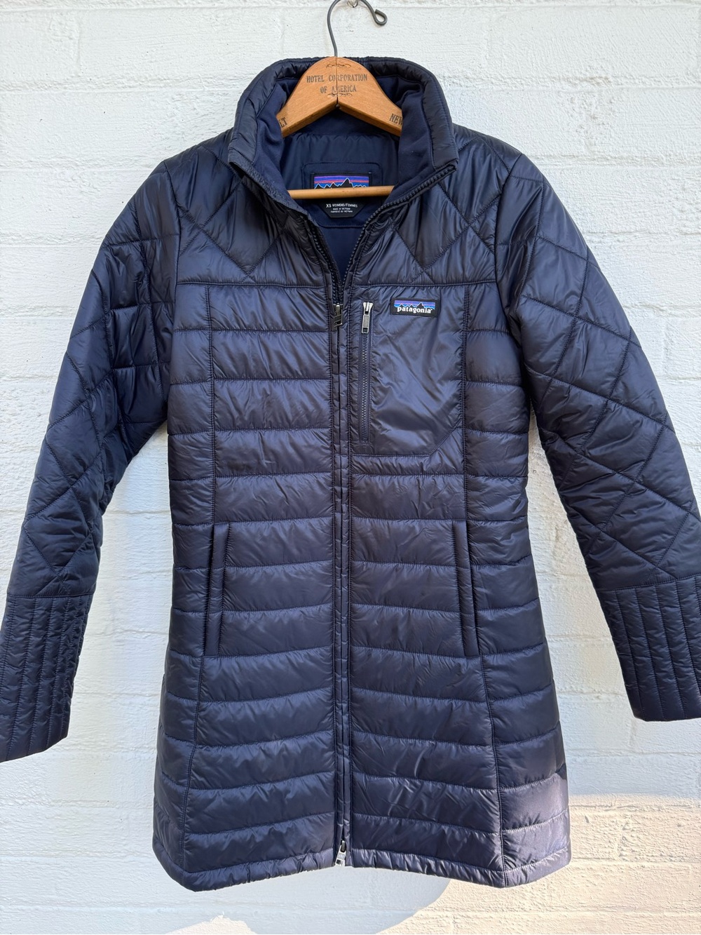 Patagonia Women's Radalie Parka in navy blue Size XS Puffer jacket